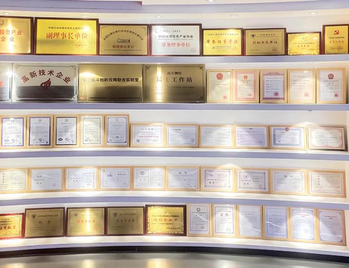 GPS RTK 内蔵無線モードアンテナ 小型アンテナ 方向を上向きにして送信距離を増加 4